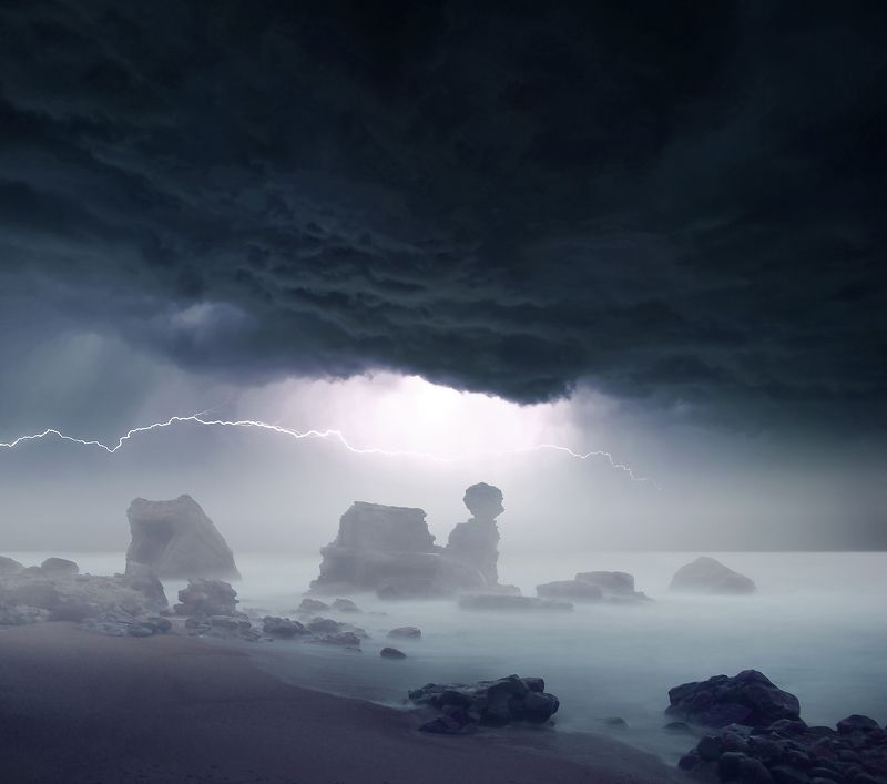 Sea, sky, lightning, clouds, sand, rocks * фото превью