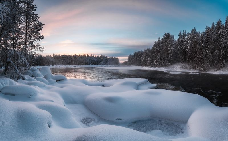 На берегу заполярной реки фото превью