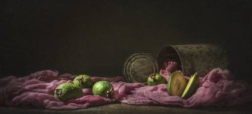 Фейхоа и старая банка