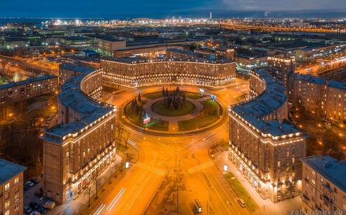 Комсомольская площадь