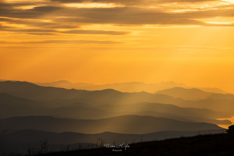крым, горы, демерджи, рассвет Линии гор фото превью