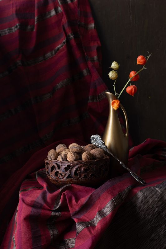 Натюрморт с орехами фото превью