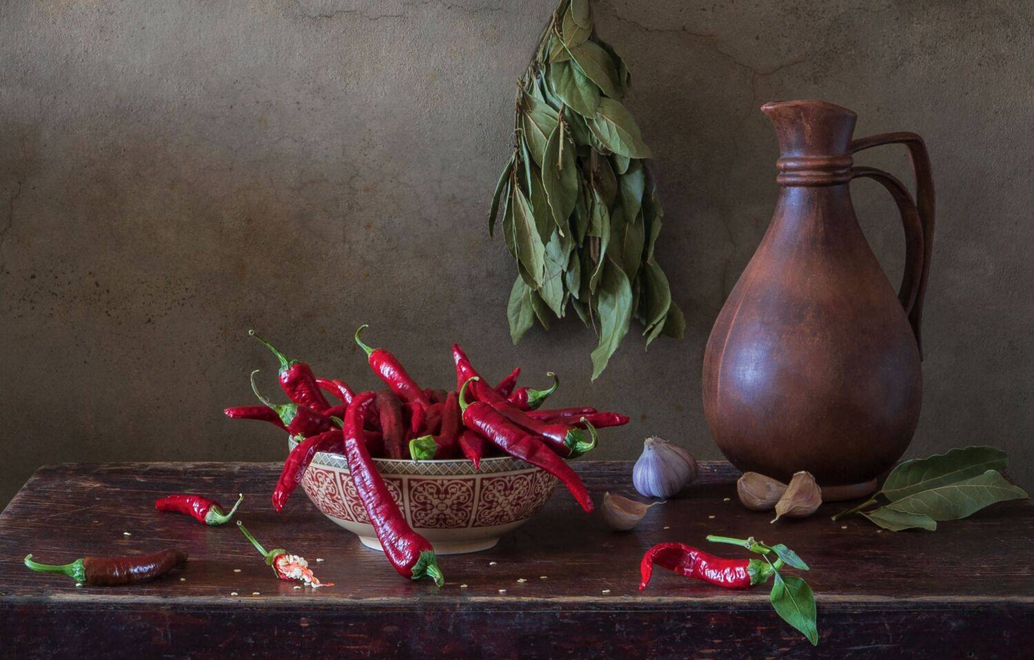 острый перец, кувшин, специи, классический натюрморт, Галина Тришина