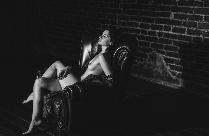 Ann in the dark фото превью