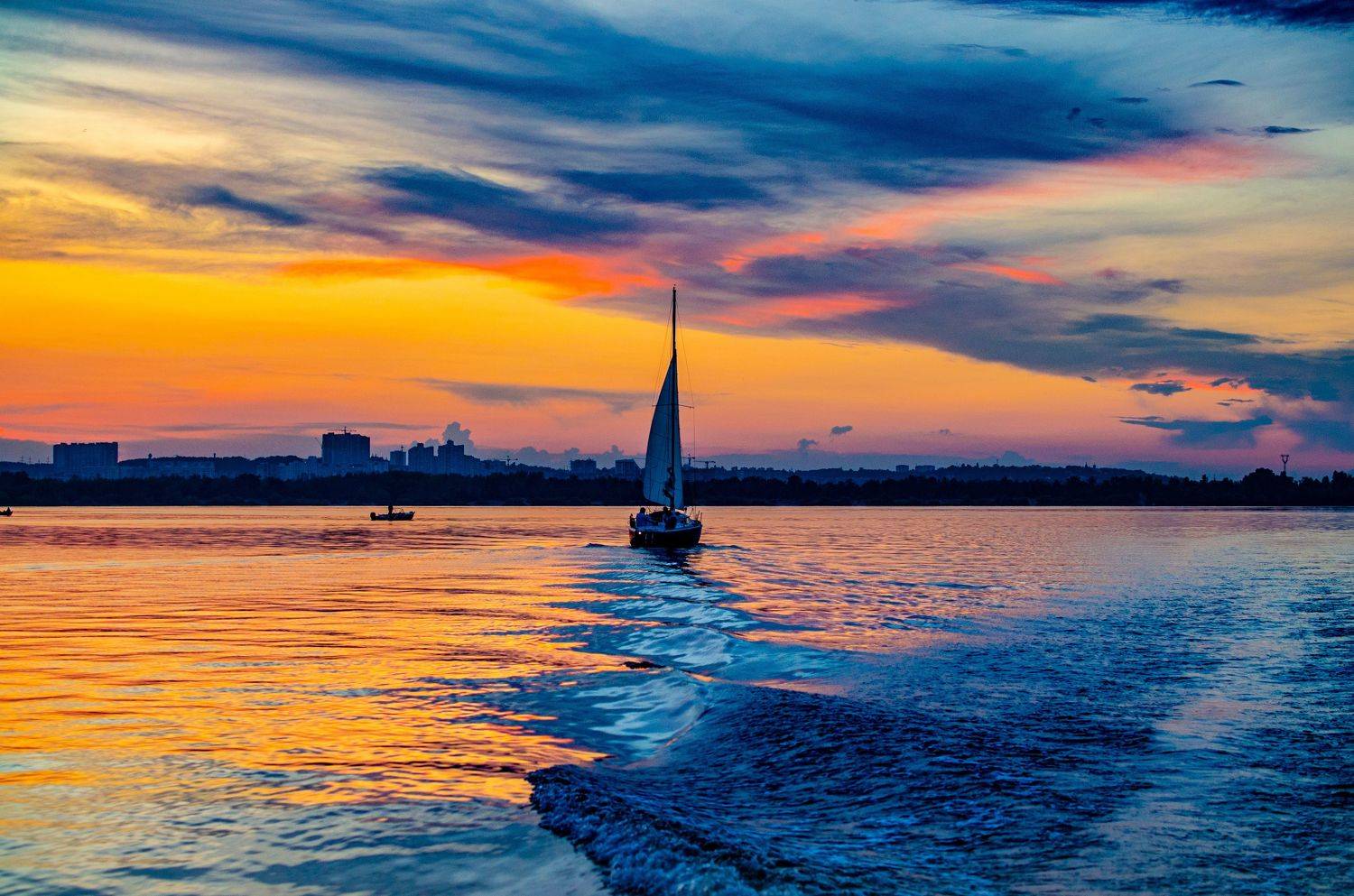 пейзаж, вода, река, закат, облака, небо, волны, яхта, парус, лодка, Евгений Каримов