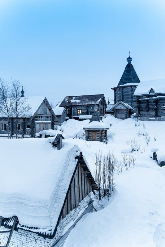 russia; house; museum; orthodoxy; saint; russian; beautiful; sightseeing; heritage; europe; christian; wooden architecture; orthodox church; monastery; unesco; historical; rural; chapel; vintage; wooden; building; landscape; religion; old; historic; summe ancient wooden monastery in the Arctic circle фото превью
