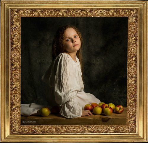 girl with apples