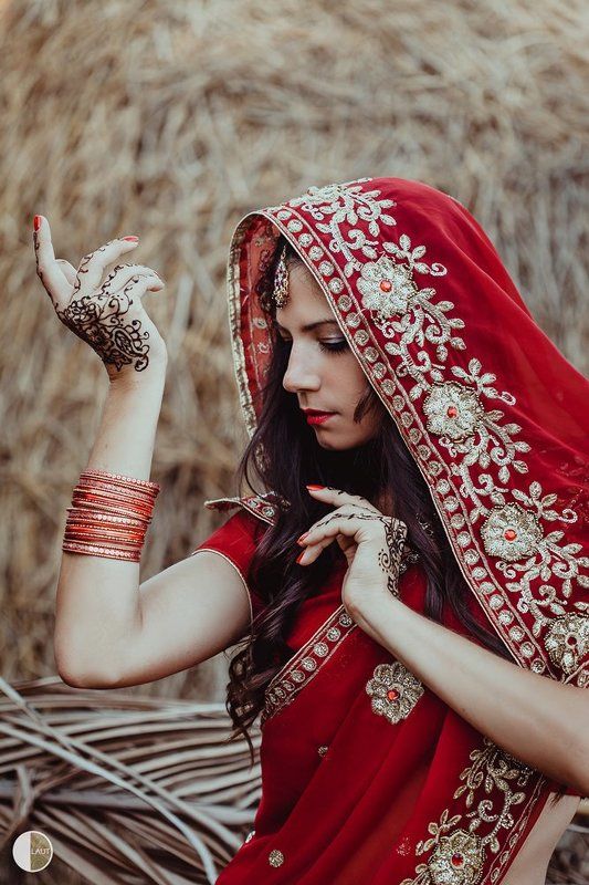 Красное сари фото превью