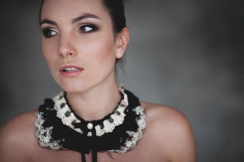 портрет, девушка, воротничок Nadin фото превью