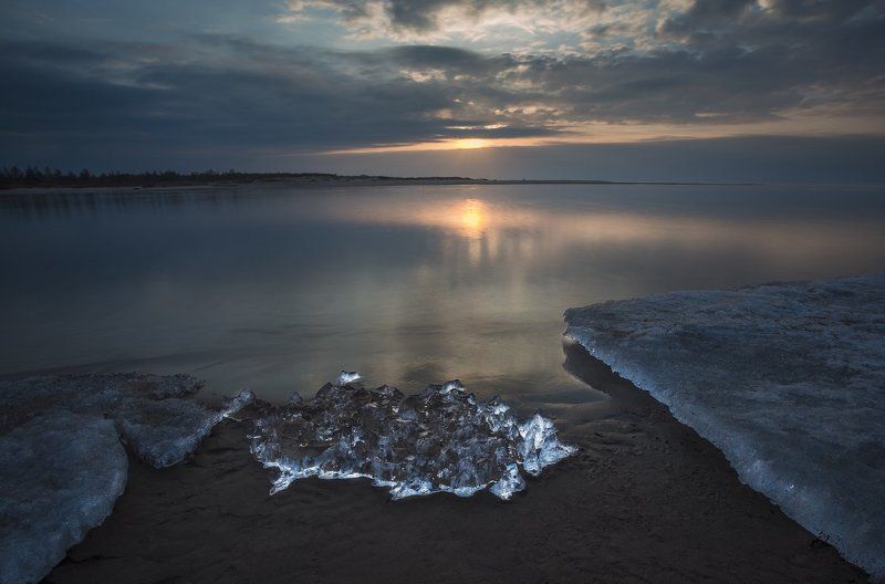 Последний закат зимы. Ледоход на Гауе фото превью