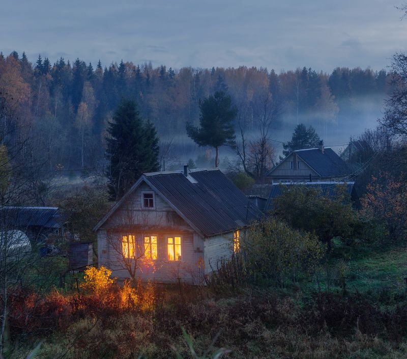 деревня, осень, сумерки, туман, холод, свет, дом, ленинградская область, россия, север Деревенская осень фото превью
