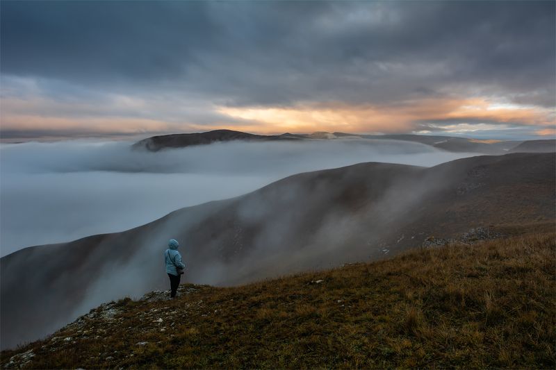 природа, пейзаж, горы, кавказ, природа россии, дикая природа, закат, свет, облака, вечер, весна, Над облаками фото превью