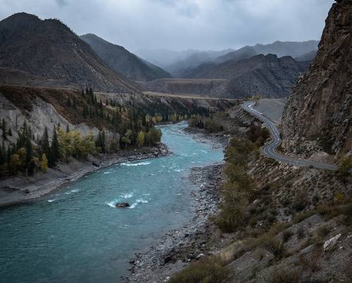 По Чуйскому тракту