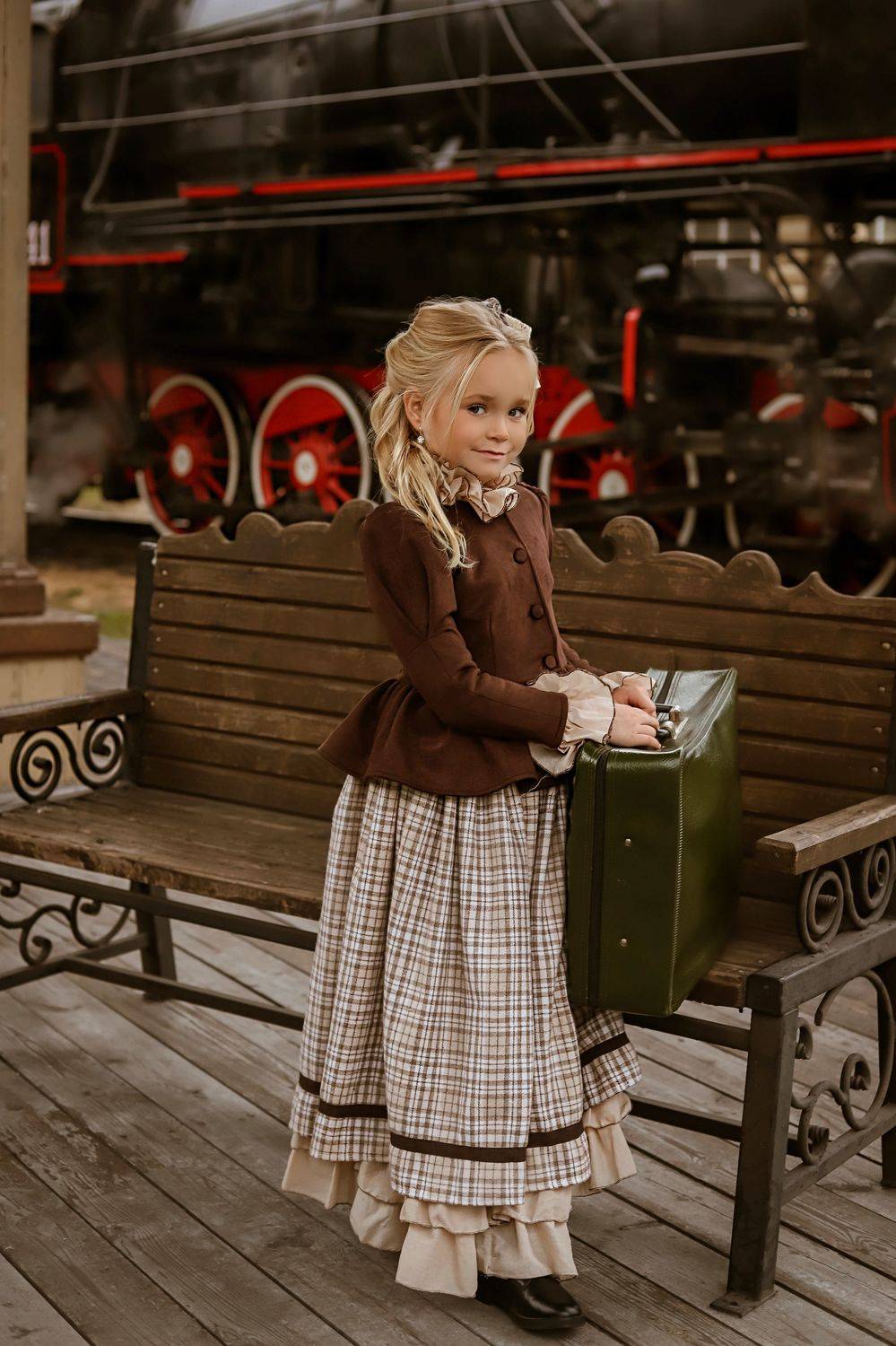 ретро, паровоз, перрон, Мария Холодкова