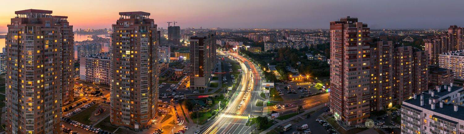 хабаровск, шоссе , улица,  амур, вечер, высотка, закат, застройка, жилой комплекс, микрорайон, многоэтажка, вечерние огни, освещение, панорама, парковка, перекрёсток, Игорь Сарапулов