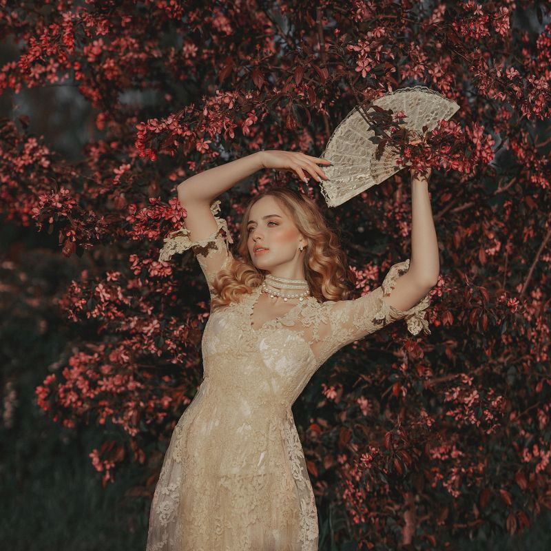 модель, девушка, портрет, платье, винтаж, веер, яблоня, цветение, flower, vintage, portrait, fans,garden, сад Фарфоровая леди фото превью