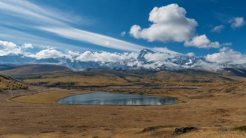 Под небом голубым есть город золотой…