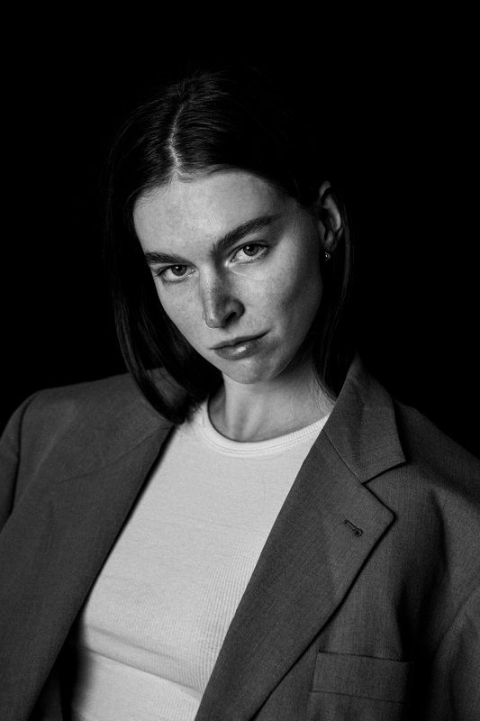 girl, black and white, portrait, model Meida Šalkutė. фото превью