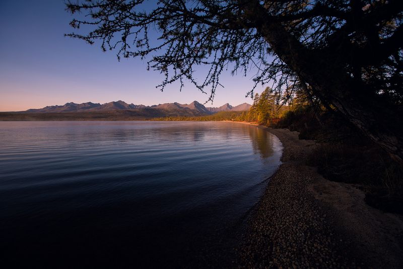 Колыма, Магадан, озеро Джека Лондона, пейзаж, фотографсрюкзаком, восход, озеро, горы Утро на Косе Биологов фото превью