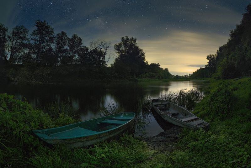 ночь, река, лодки, звезды, лето, пейзаж, ночная сьемка, nightscape, boats, summer, river, reflections, panorama, stars, astronomy, moonset, glow, light Together and alone фото превью