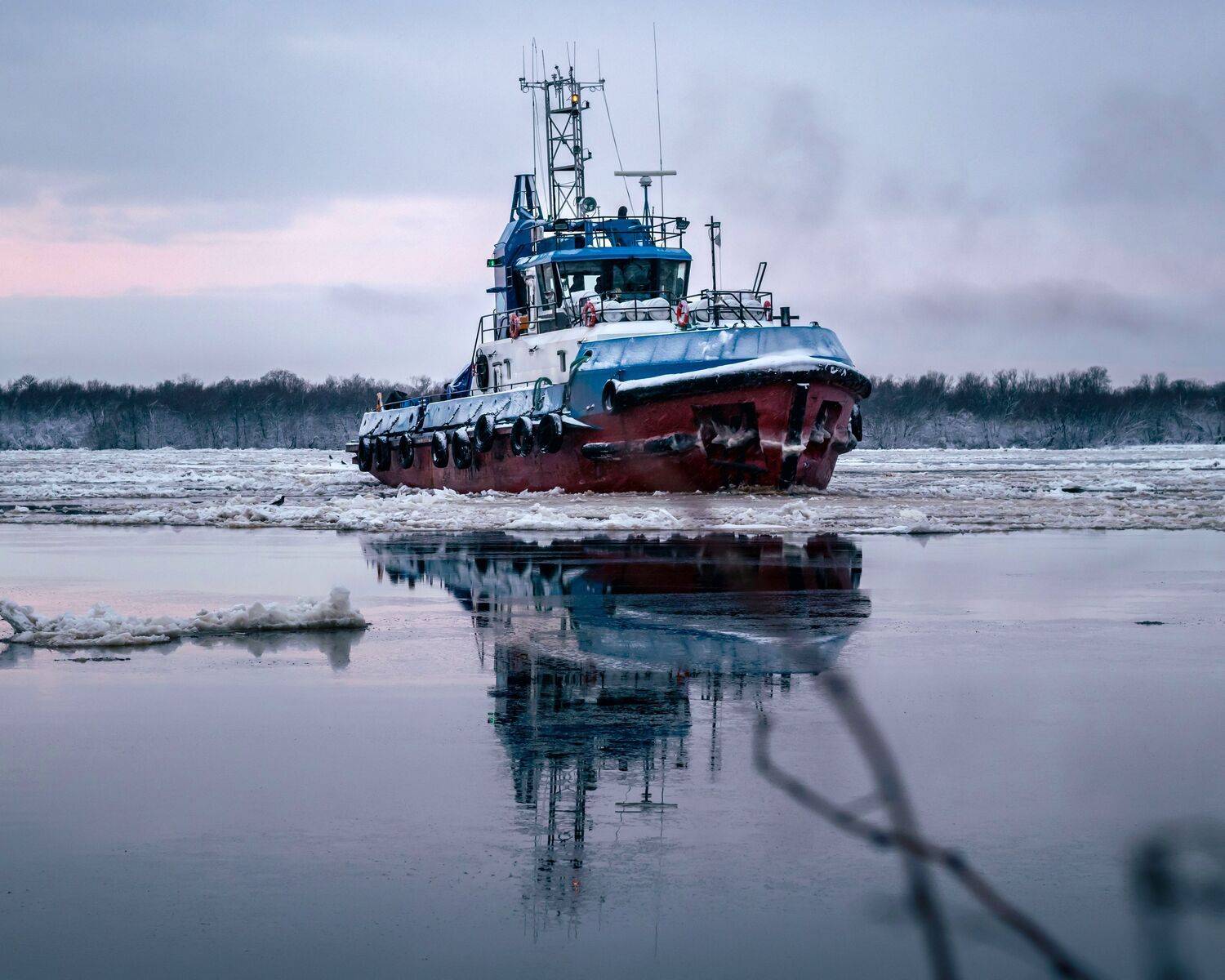 Буксир, река, лед, утро, ноябрь, снег, навигация, Александр Титов