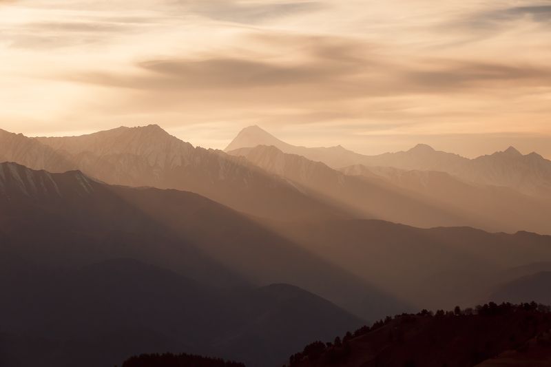 пейзаж, закат, горы, ингушетия Кавказский хребет в закатном свете фото превью