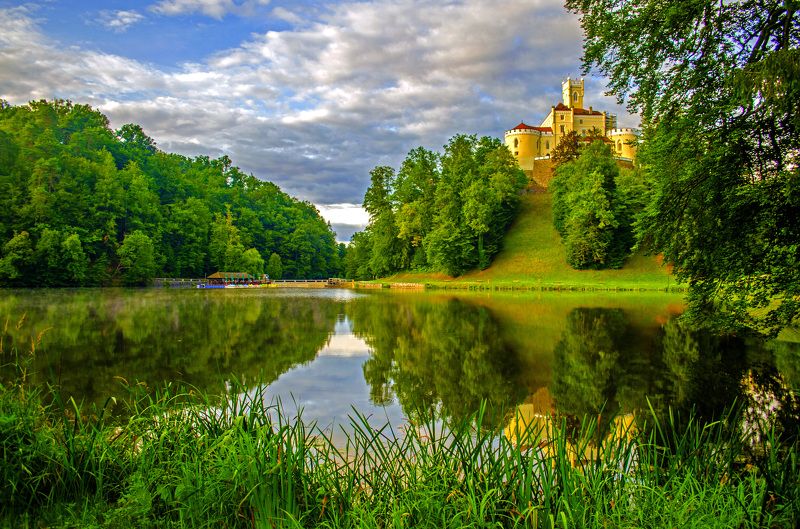 пейзаж, озеро, вода, отражение, дымка, природа Тракошчанский замок, Хорватия фото превью