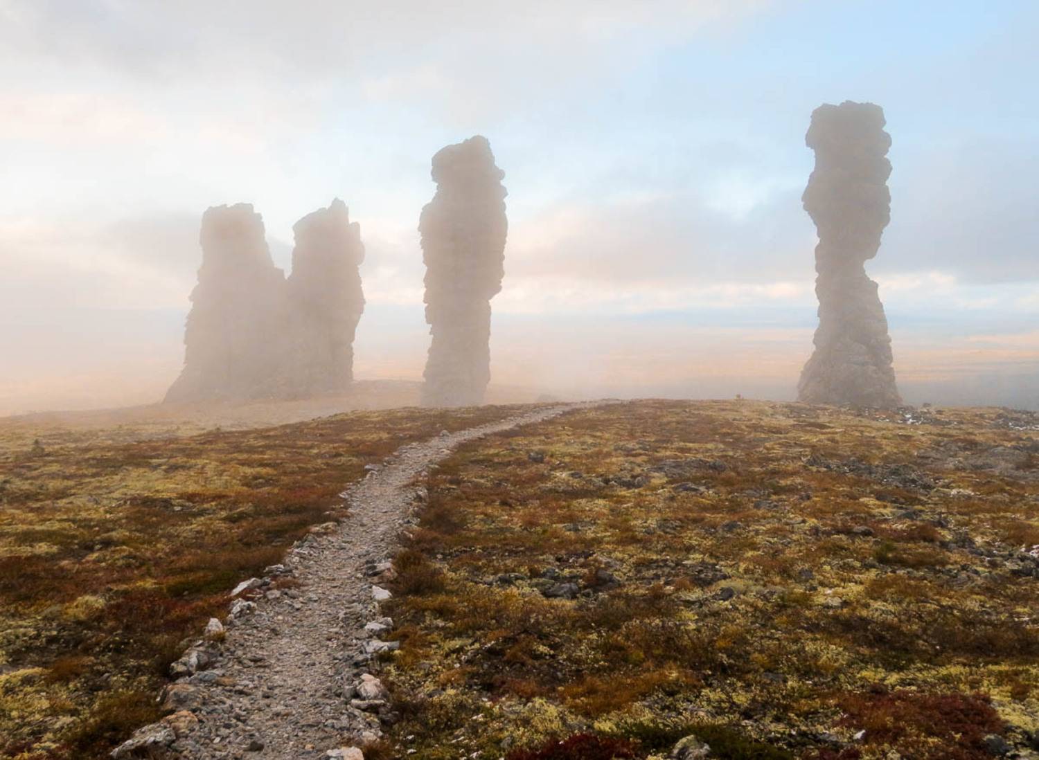 Маньпупунер, туман, тундра, Урал, Северный Урал, пейзаж, осень, тропа, Сергей Козинцев