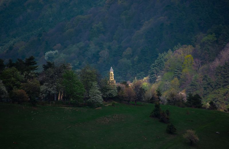 Одинокая башня фото превью