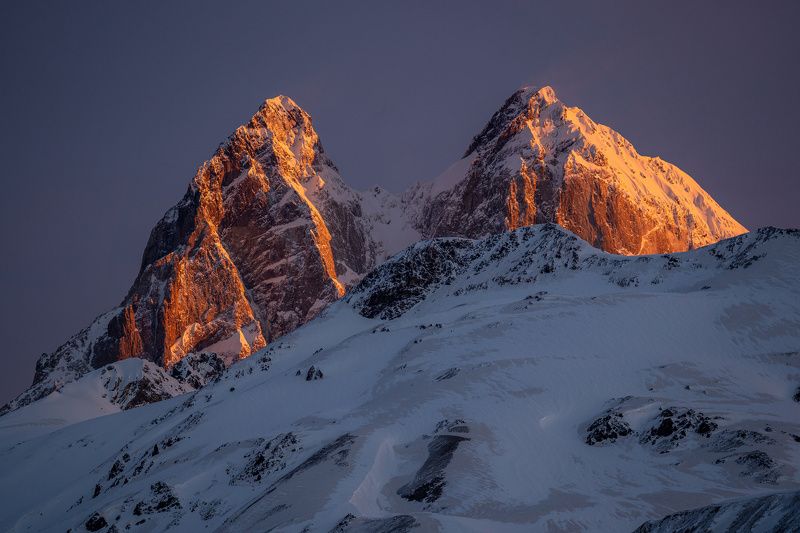 ушба, горы, грузия, сванетия, рассвет Двуглавая Ушба на рассвете фото превью