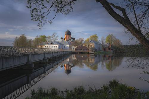 Свято-Введенский Островной монастырь