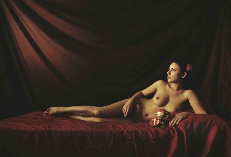 Woman with pomegranate II фото превью