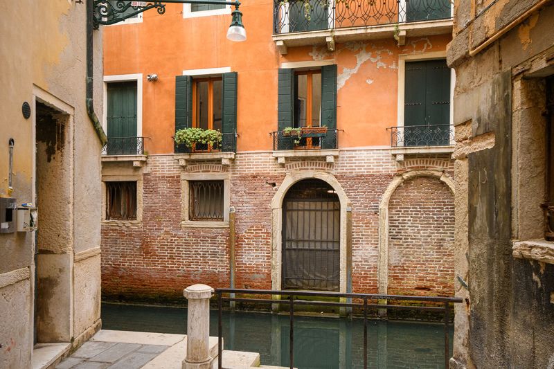 Venetian street фото превью