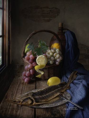 Натюрморт с копченой стерлядью