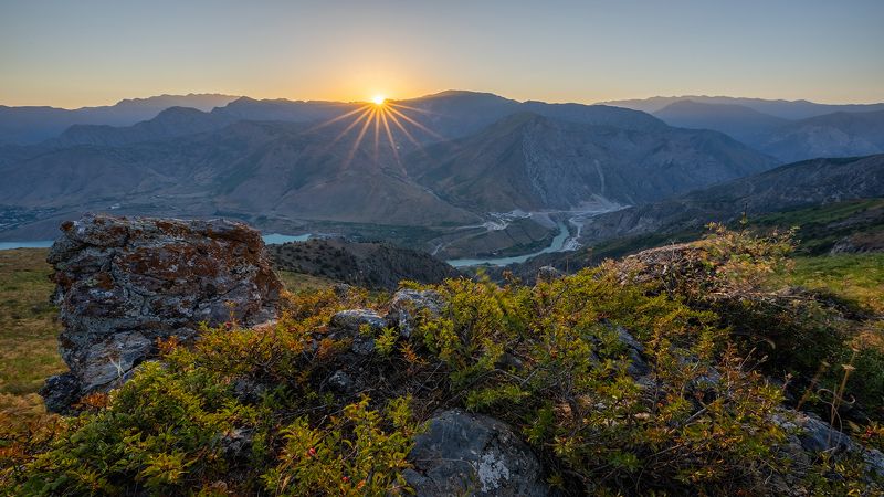 Рассвет в Чимганских горах (Узбекистан) фото превью