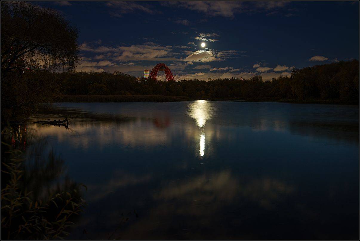 москва, осень, озеро, лес, ночь, луна, дорожка, отражение, АНАТОЛИЙ ДОВЫДЕНКО