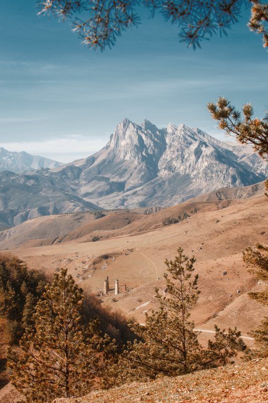 пейзаж, закат, горы, ингушетия Вид на гору Цей-Лоам и башенный комплекс Ний. фото превью