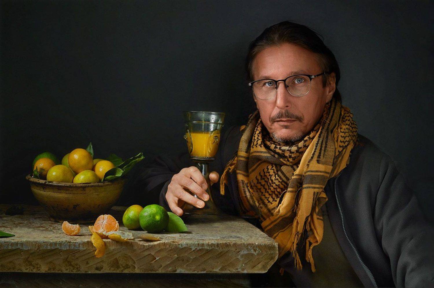 Мандарины, бокал, сок, автопортрет, Виктор Бриг