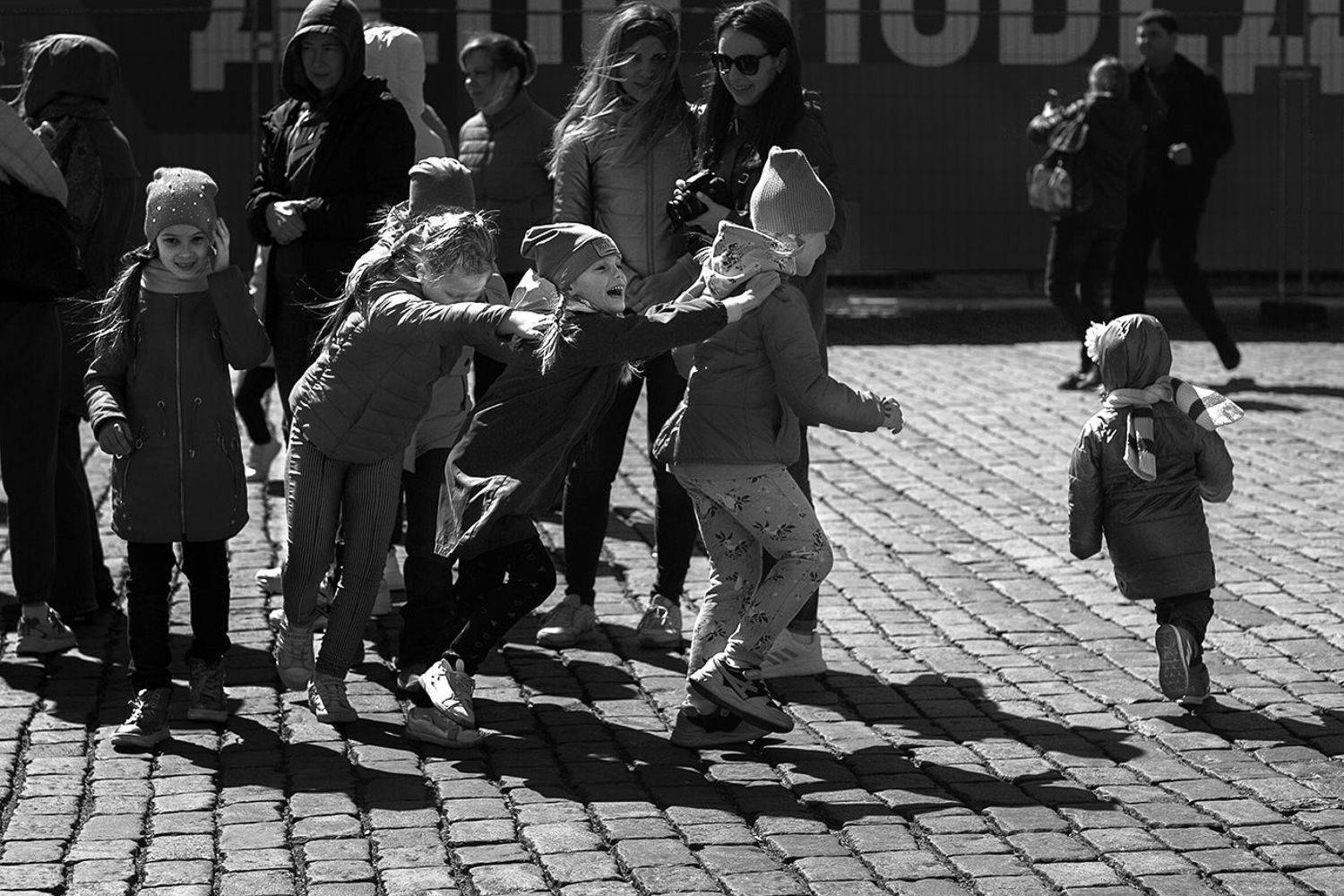 чб фото, уличное фото, красная площадь и дети, эмоции, Vera Trandina