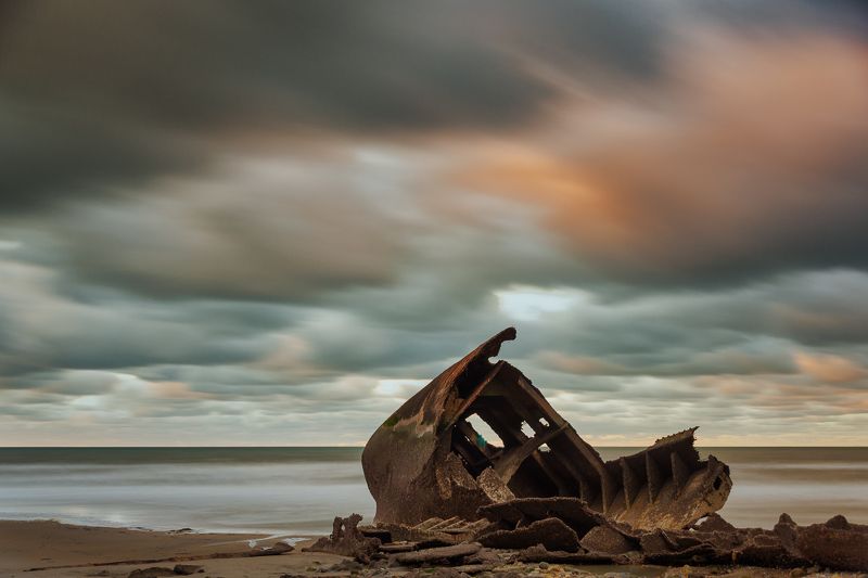 wreck; long exposure; seéscape; sea; water; clouds; normandy; épave, ships, boats Wrecks фото превью