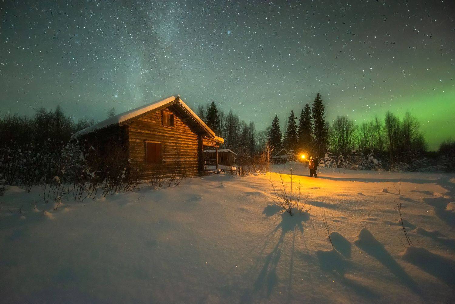 лес, куртяево, севеное сияние, избушка, ночь, днинная экспозиция, Михаил Карпов