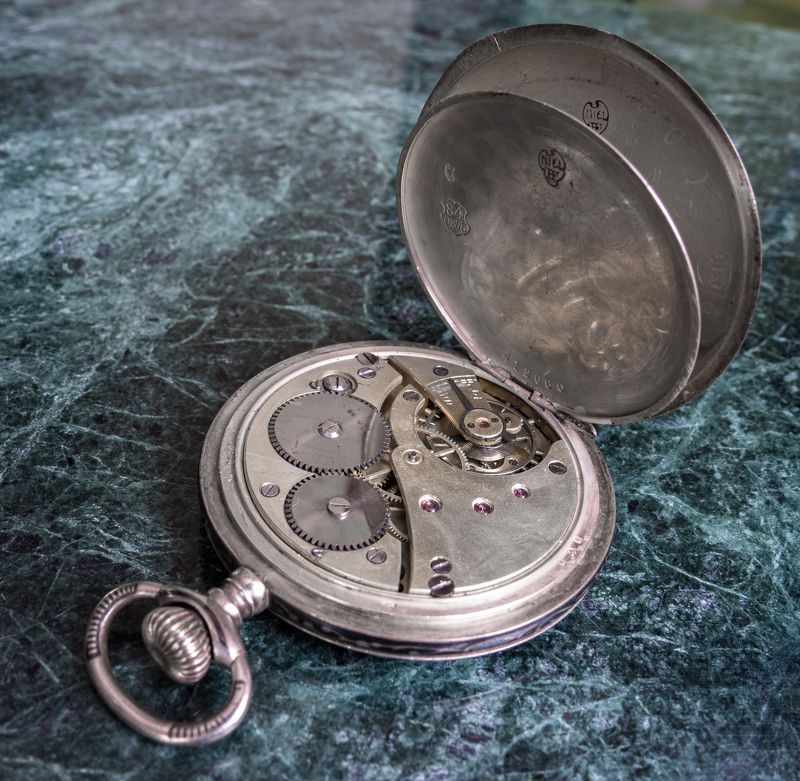 Старинные часы, еще идут... фото превью