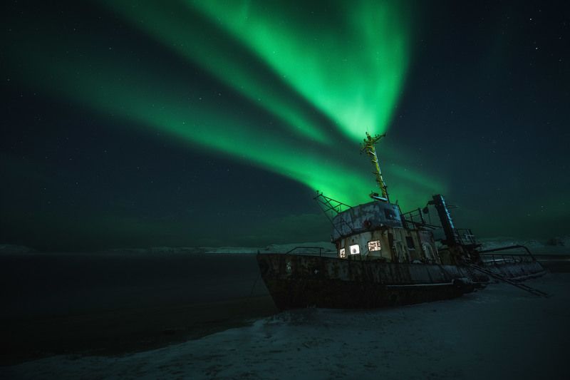 россия, мурманская область, кольский полуостров, пейзаж, природа, зима, заполярье, ночь, баренцево море, корабль, северное сияние, аврора Аврора фото превью
