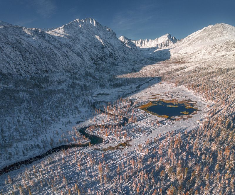 озеро джека лондона Сентябрь. Снег. Пила. фото превью