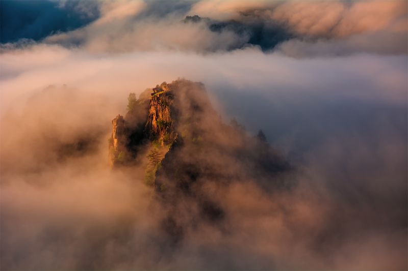 природа, пейзаж, горы, кавказ, природа россии, дикая природа, восход, свет, облака, рассвет, лето, Парящие горы фото превью