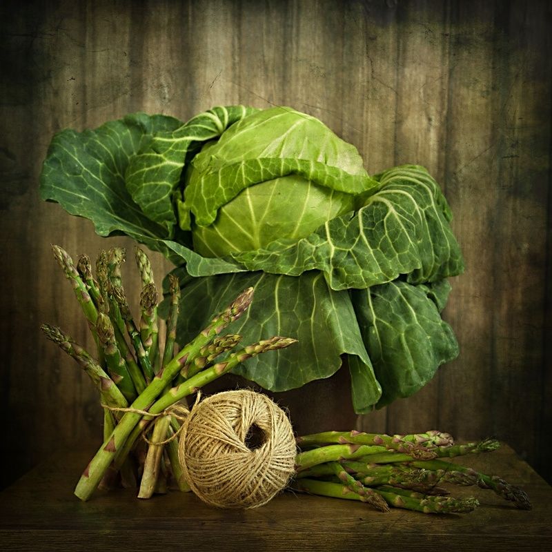 martwa natura z kapustą i szparagami фото превью
