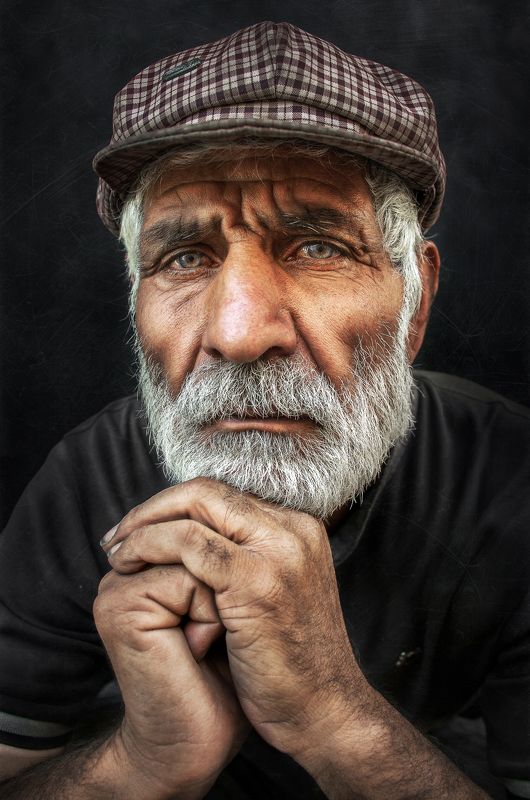 #portrait #people #face #hand  #eye #beard Look At Me фото превью