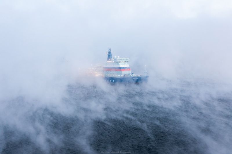 заполярье, мурманск, кольский залив, ледокол, судно, арктика, полярная ночь В плену морозного тумана фото превью
