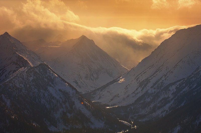 Алтай, Зима, Катунский хребет, Лед, Мульта, Мультинские озера Оранжевые облачка над Катунским хребтом. фото превью