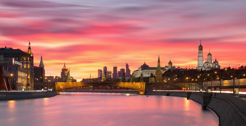 Архитектура, Балчуг, Колокольня Ивана Великого, Кремлёвская набережная, Кремль, Москва, Москворецкий мост Закатная мгла над городом М. фото превью